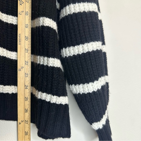 Splendid Women’s Knit Striped White/ Black Turtleneck Oversized Sweater Sz S - Picture 6 of 10